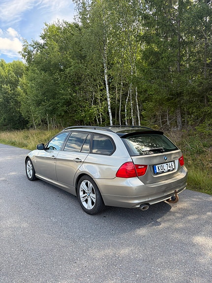 BMW 320d 2 of 5