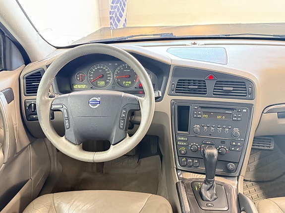 Volvo XC70 13 of 15