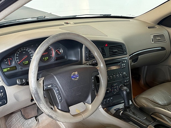 Volvo XC70 9 of 15