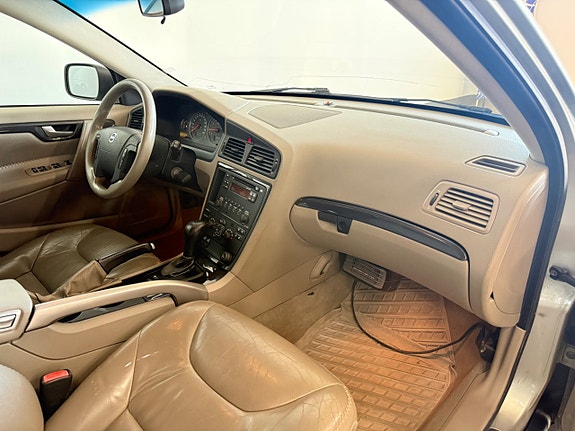 Volvo XC70 10 of 15