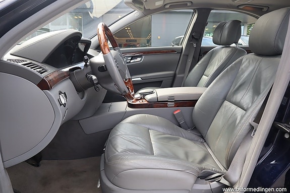 Mercedes-Benz S500 4 of 27