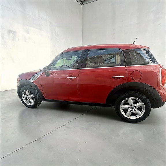 MINI Countryman One 2 of 5