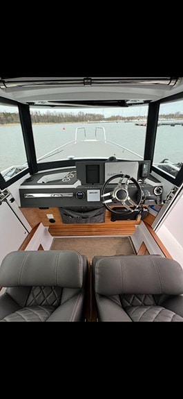 AXOPAR 28 AC CABIN MED 300HK, AUTOPILOT, RADAR, 12” 4 of 7