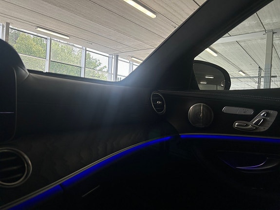 Mercedes-Benz E300 de 22 of 28