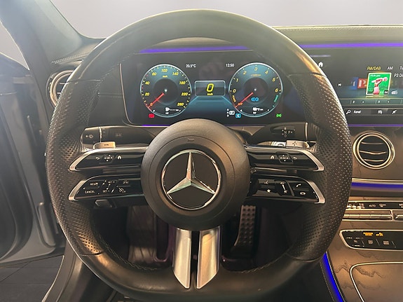 Mercedes-Benz E300 de 12 of 28
