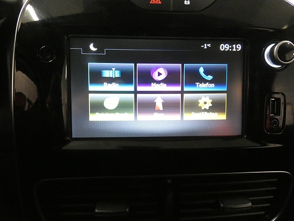 Renault Clio 9 of 16