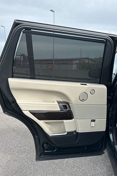 Land Rover Range Rover 21 of 30