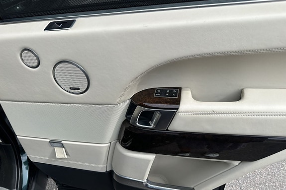 Land Rover Range Rover 28 of 30