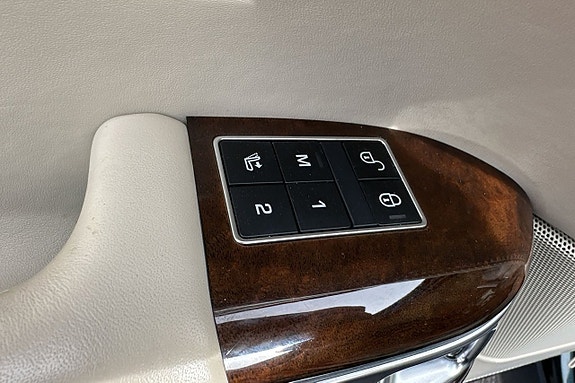 Land Rover Range Rover 22 of 30