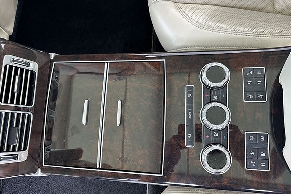 Land Rover Range Rover 19 of 30