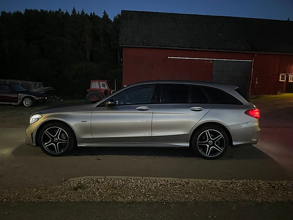 Mercedes-Benz C300 6 of 7