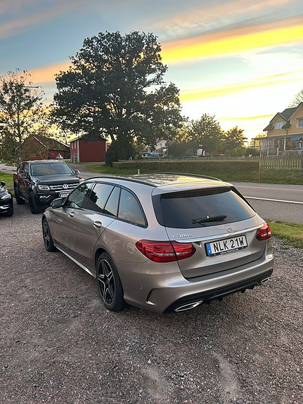 Mercedes-Benz C300 3 of 7