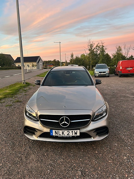 Mercedes-Benz C300 2 of 7