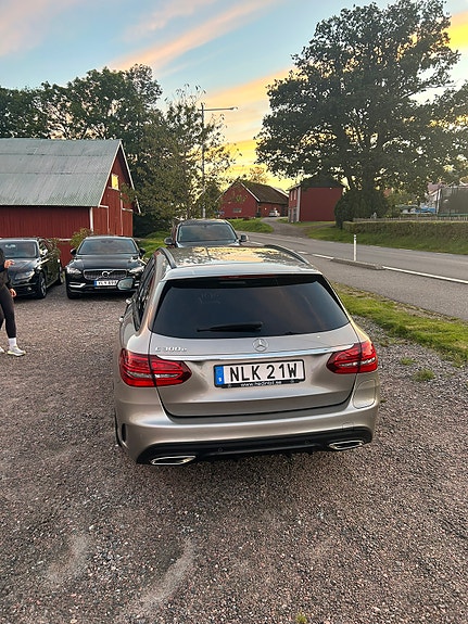 Mercedes-Benz C300 4 of 7