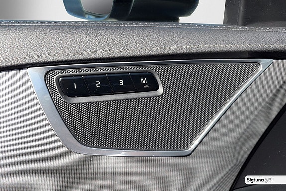 Volvo XC90 16 of 30