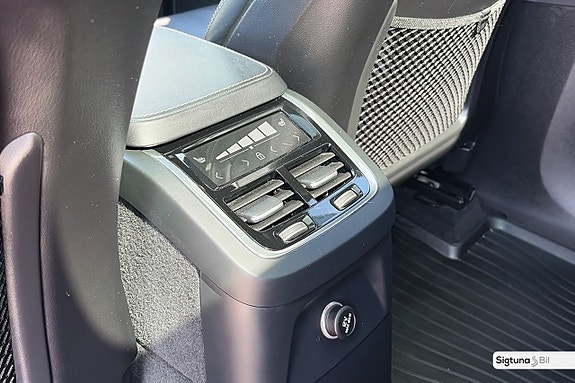 Volvo XC90 20 of 30
