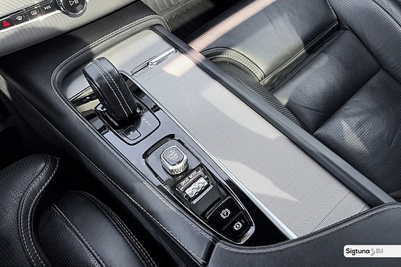 Volvo XC90 26 of 30