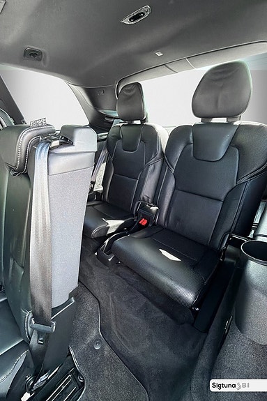 Volvo XC90 18 of 30