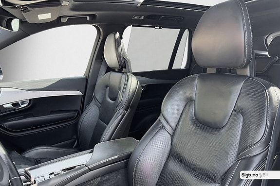 Volvo XC90 14 of 30