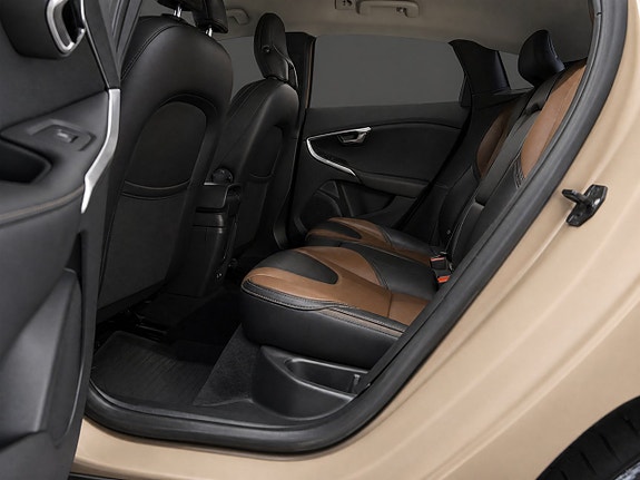 Volvo V40 Cross Country 17 of 17