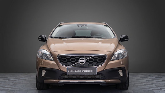 Volvo V40 Cross Country 2 of 17