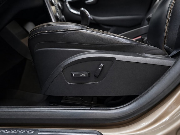Volvo V40 Cross Country 8 of 17