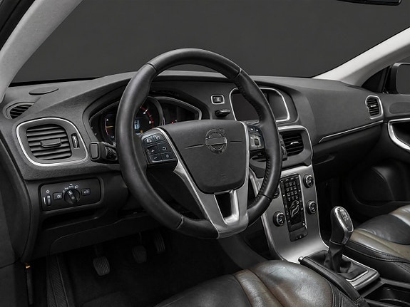Volvo V40 Cross Country 9 of 17