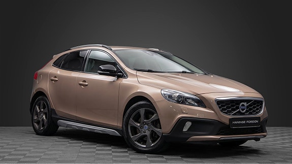 Volvo V40 Cross Country 3 of 17