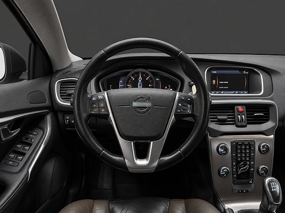 Volvo V40 Cross Country 11 of 17