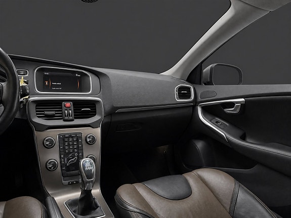 Volvo V40 Cross Country 14 of 17