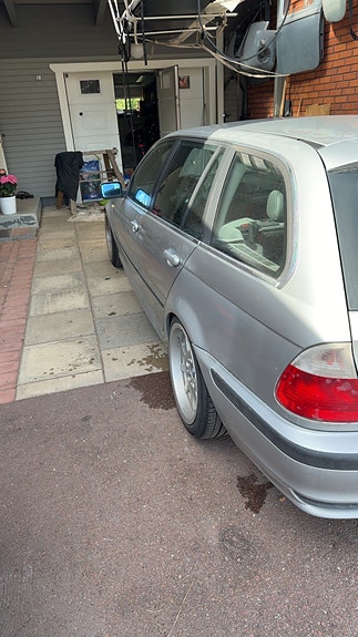 BMW 320i 4 of 4
