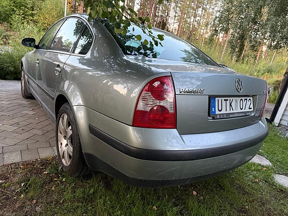 Volkswagen Passat 4 of 9