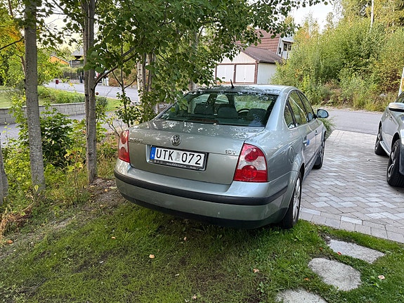 Volkswagen Passat 3 of 9