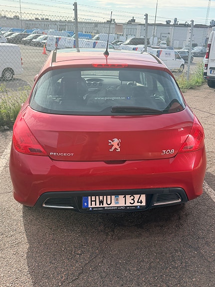 Peugeot 308 4 of 5