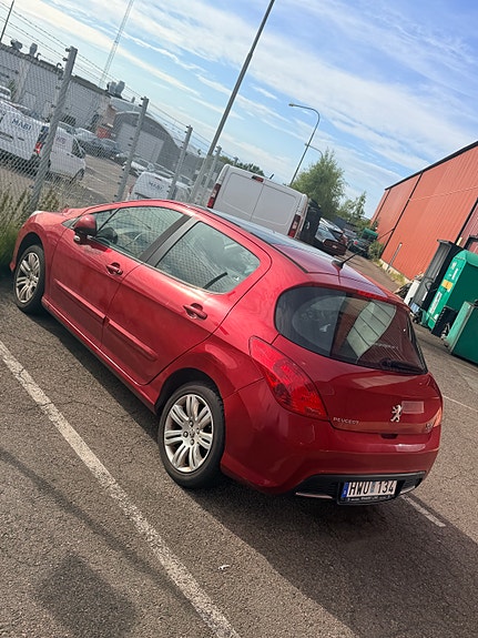 Peugeot 308 3 of 5