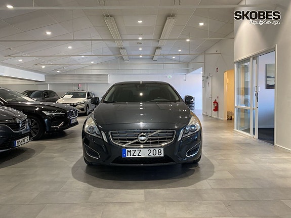 Volvo S60 2 of 16