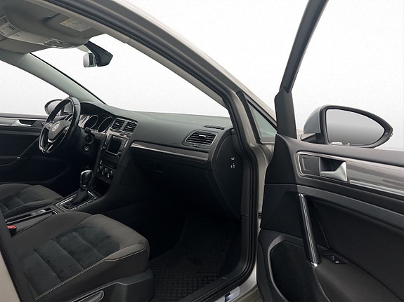 Volkswagen Golf Alltrack 22 of 29