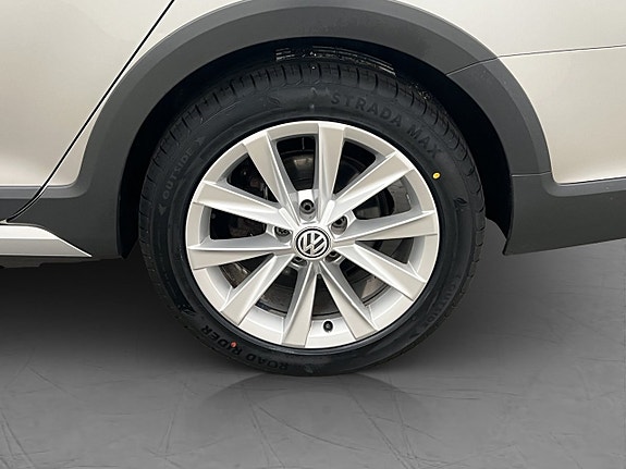 Volkswagen Golf Alltrack 27 of 29