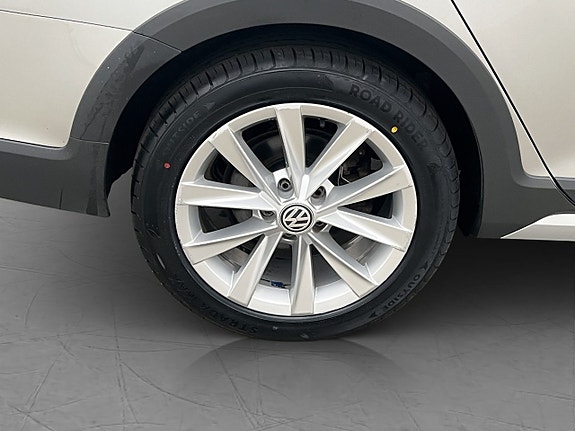 Volkswagen Golf Alltrack 28 of 29