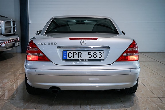 Mercedes-Benz SLK200 11 of 26