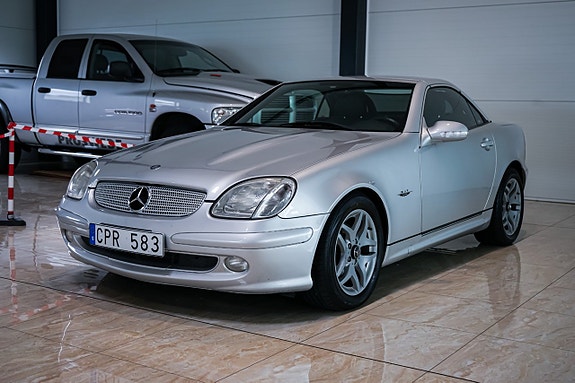 Mercedes-Benz SLK200 4 of 26