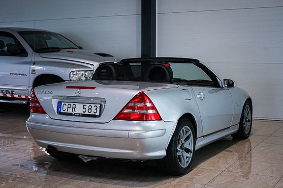 Mercedes-Benz SLK200 8 of 26