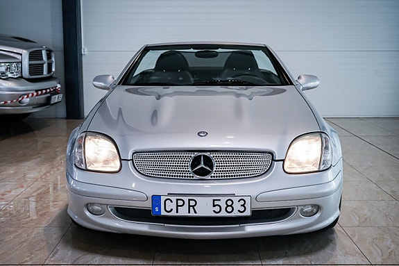 Mercedes-Benz SLK200 3 of 26