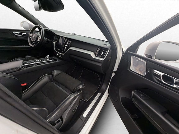 Volvo XC60 12 of 30