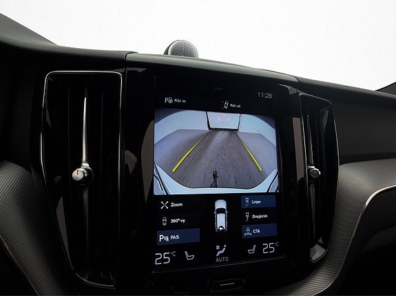 Volvo XC60 17 of 30