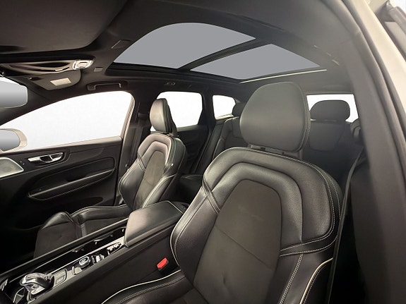 Volvo XC60 13 of 30