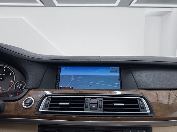 BMW 740d 14 of 17