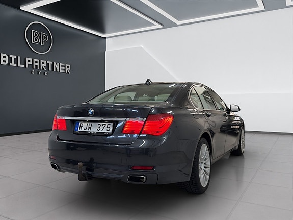 BMW 740d 5 of 17
