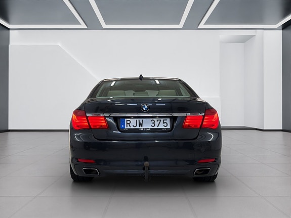 BMW 740d 6 of 17