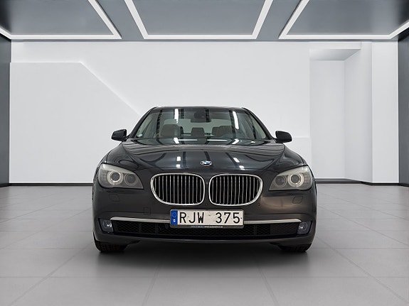 BMW 740d 3 of 17